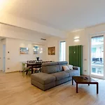 Joivy Spacious 2-bedroom Flat With Balcony Near In *