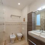 Joivy Spacious 2-bedroom Flat With Balcony Near In *