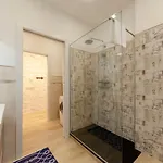 Apartment Joivy Spacious 2-bedroom Flat With Balcony Near In