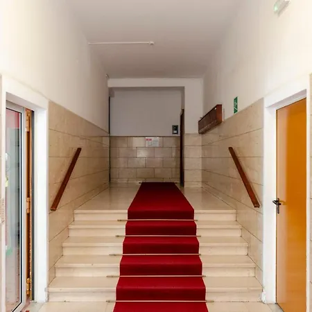 Apartamento Joivy Spacious 2-bedroom Flat With Balcony Near In