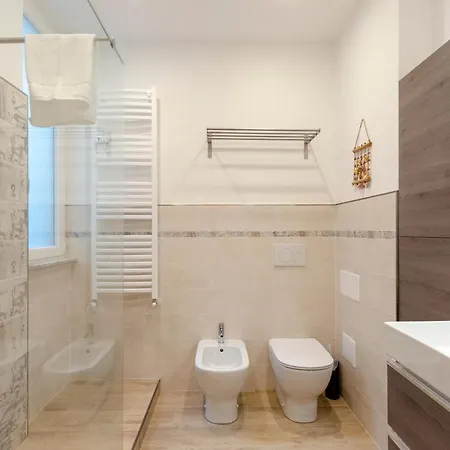 Joivy Spacious 2-bedroom Flat With Balcony Near In Apartment