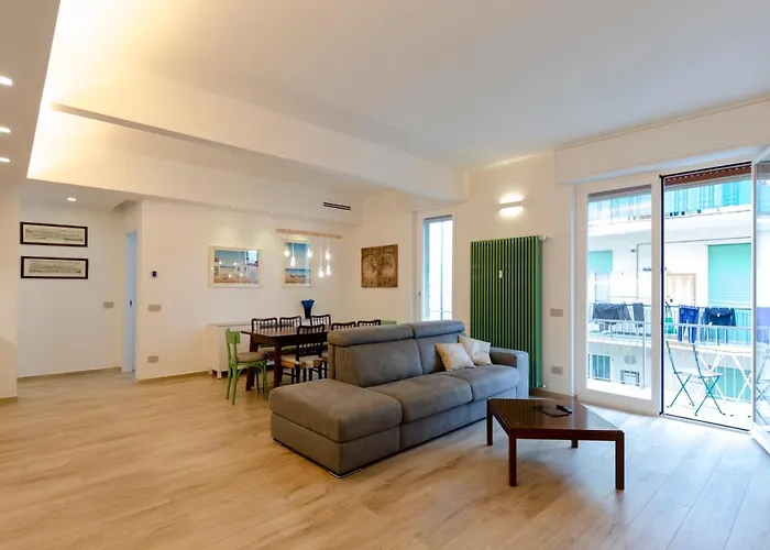 Joivy Spacious 2-bedroom Flat With Balcony Near In *