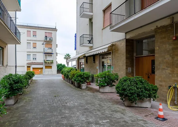 아파트 Joivy Spacious 2-bedroom Flat With Balcony Near In 세스트리레반떼