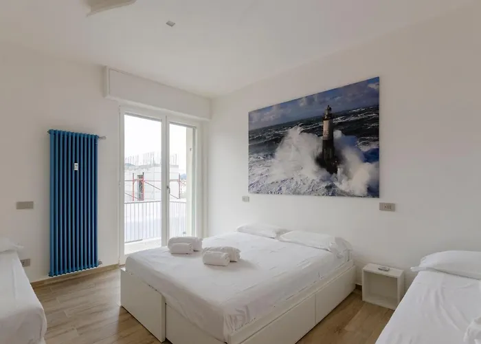 Joivy Spacious 2-bedroom Flat With Balcony Near In