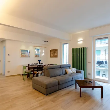 Joivy Spacious 2-bedroom Flat With Balcony Near In *