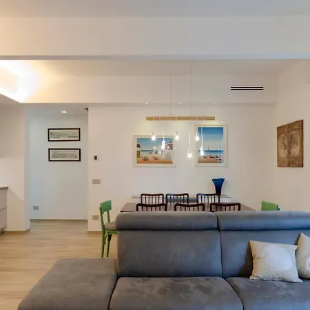 Joivy Spacious 2-bedroom Flat With Balcony Near In
