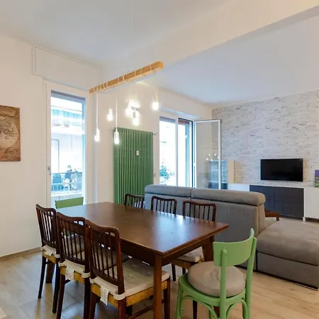 Joivy Spacious 2-bedroom Flat With Balcony Near In Apartment