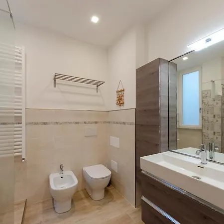 Joivy Spacious 2-bedroom Flat With Balcony Near In *