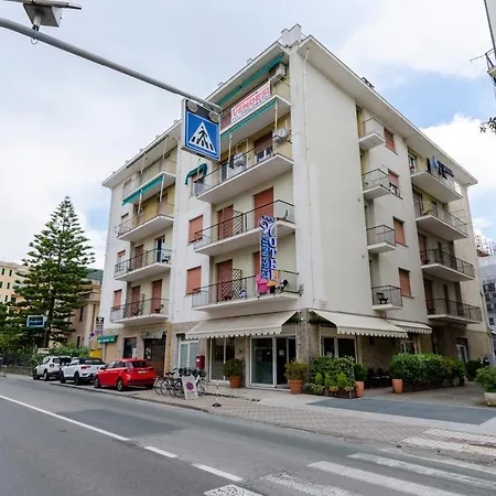 Joivy Spacious 2-bedroom Flat With Balcony Near In