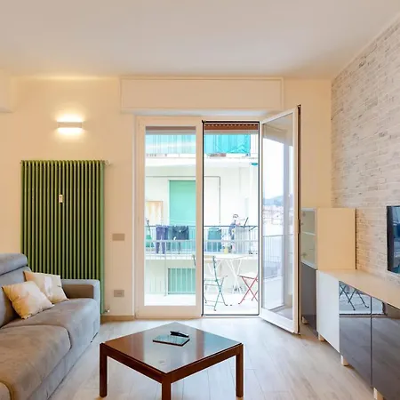 Joivy Spacious 2-bedroom Flat With Balcony Near In Apartment