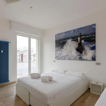Joivy Spacious 2-bedroom Flat With Balcony Near In