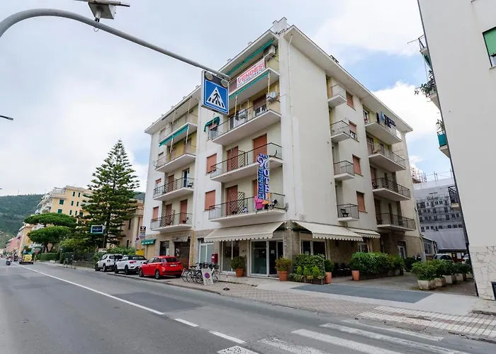 Joivy Spacious 2-bedroom Flat With Balcony Near In