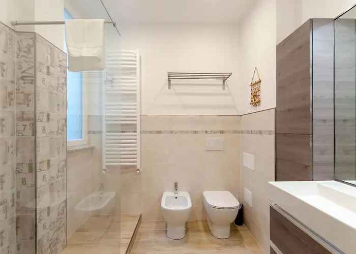 Joivy Spacious 2-bedroom Flat With Balcony Near In Appartement